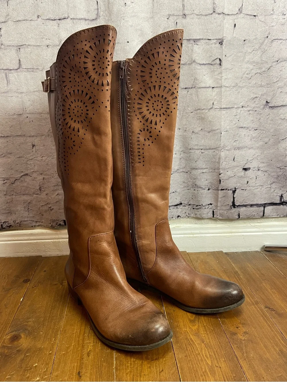 Gianni Bini size 9.5 brown leather riding boots with laser cut design